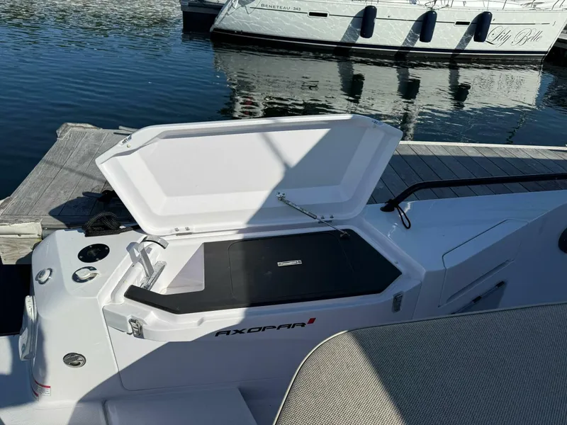 Slide: The Image of Axopar 37 XC CROSS CABIN 2025 - 5736655