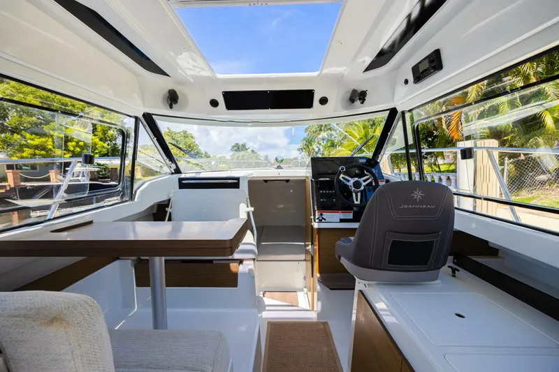 Slide: The Image of Jeanneau NC 795 Series 2 2022 - 5737002