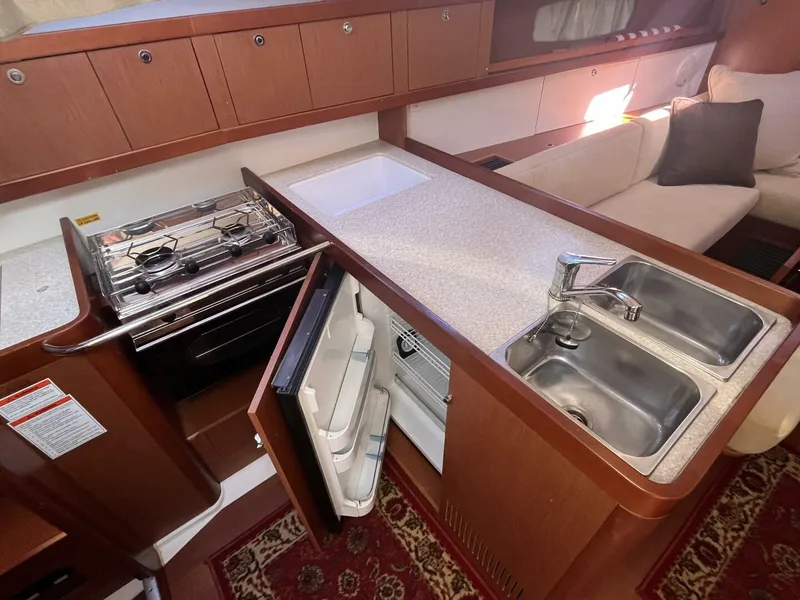 Slide: The Image of Beneteau 37 2013 - 5755889