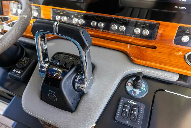 Slide: The Image of Tiara 38 LS 2018 - 5737959