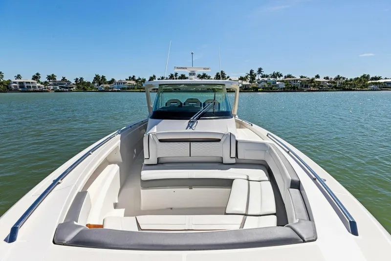 Slide: The Image of Tiara 38 LS 2018 - 5737961