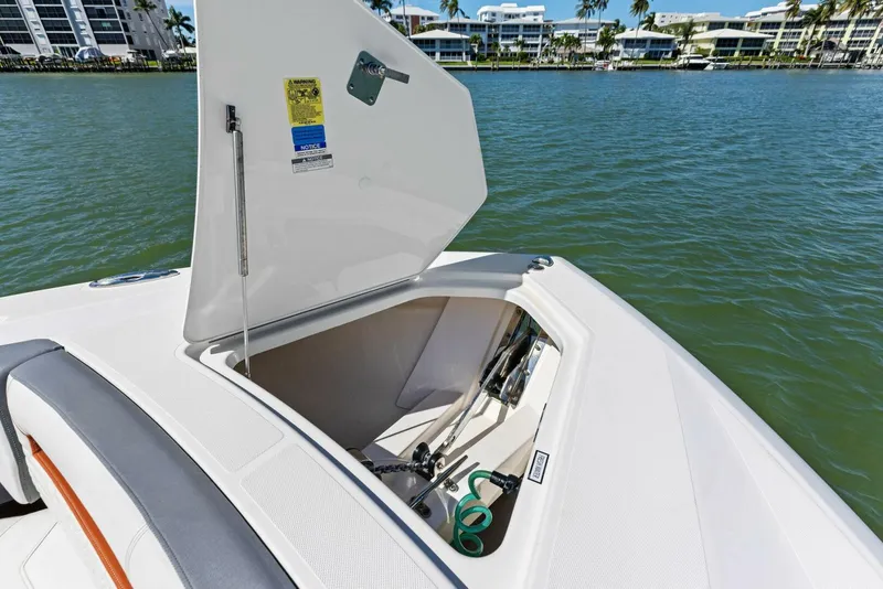 Slide: The Image of Tiara 38 LS 2018 - 5737964