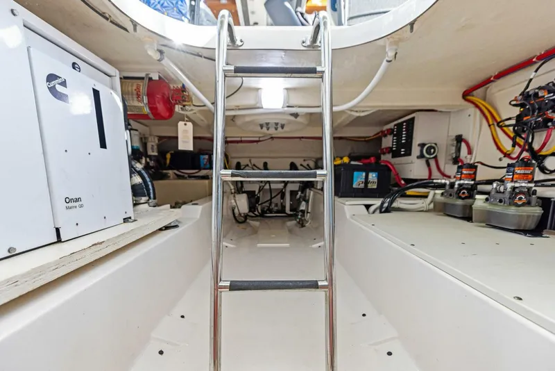 Slide: The Image of Tiara 38 LS 2018 - 5737974