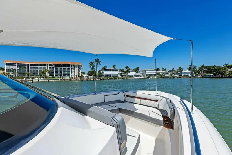 Slide: The Image of Tiara 38 LS 2018 - 5737977