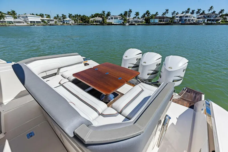 Slide: The Image of Tiara 38 LS 2018 - 5737978