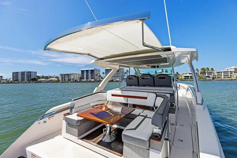 Slide: The Image of Tiara 38 LS 2018 - 5737980