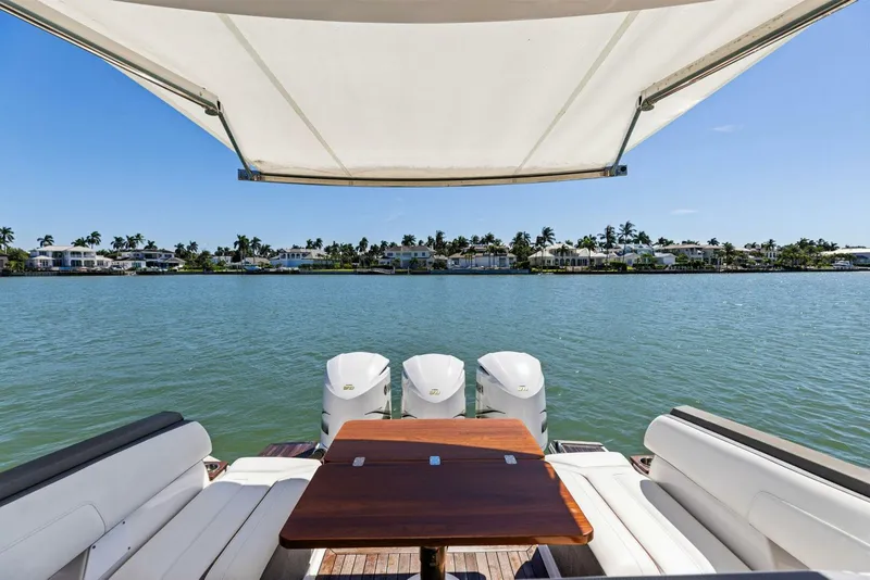 Slide: The Image of Tiara 38 LS 2018 - 5737981