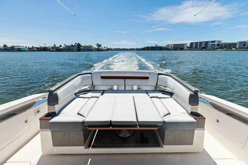 Slide: The Image of Tiara 38 LS 2018 - 5737993