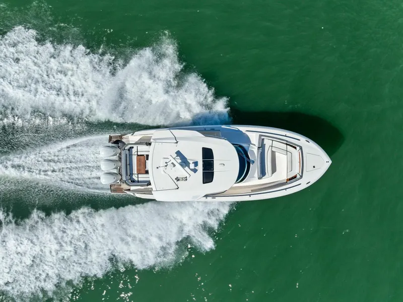 Slide: The Image of Tiara 38 LS 2018 - 5737953