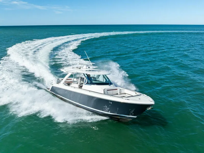 Slide: The Image of Tiara 38 LS 2018 - 5737952