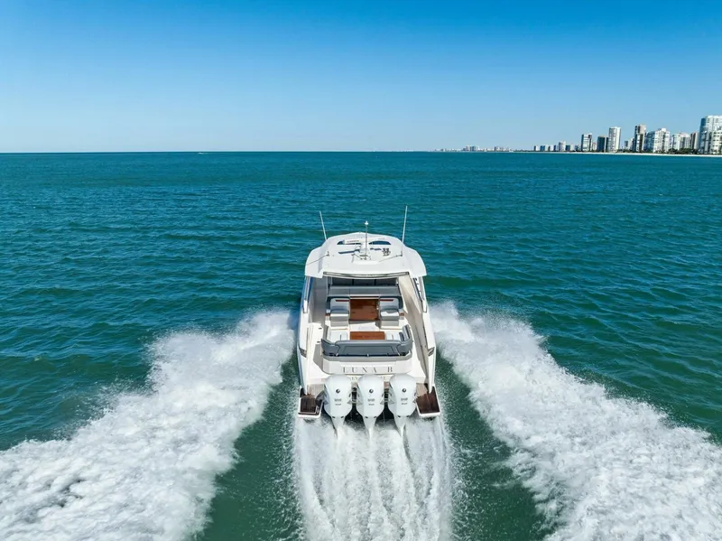 Slide: The Image of Tiara 38 LS 2018 - 5737995