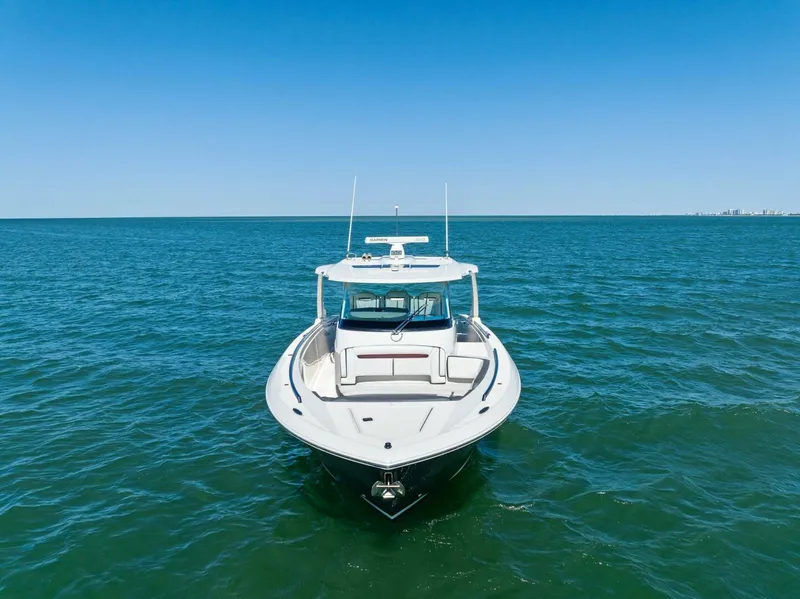 Slide: The Image of Tiara 38 LS 2018 - 5738368