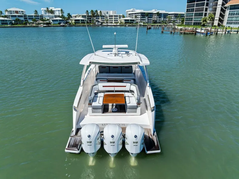 Slide: The Image of Tiara 38 LS 2018 - 5738365