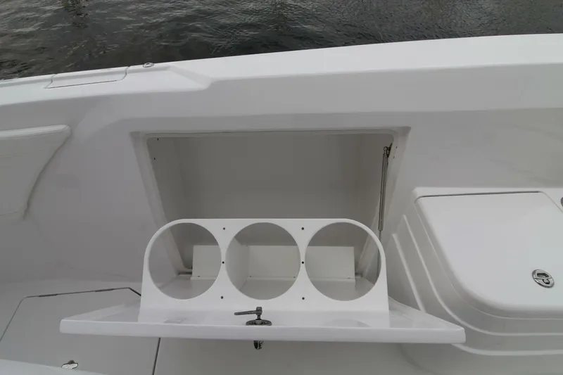 Slide: The Image of Intrepid Nomad SE 2024 - 5740800