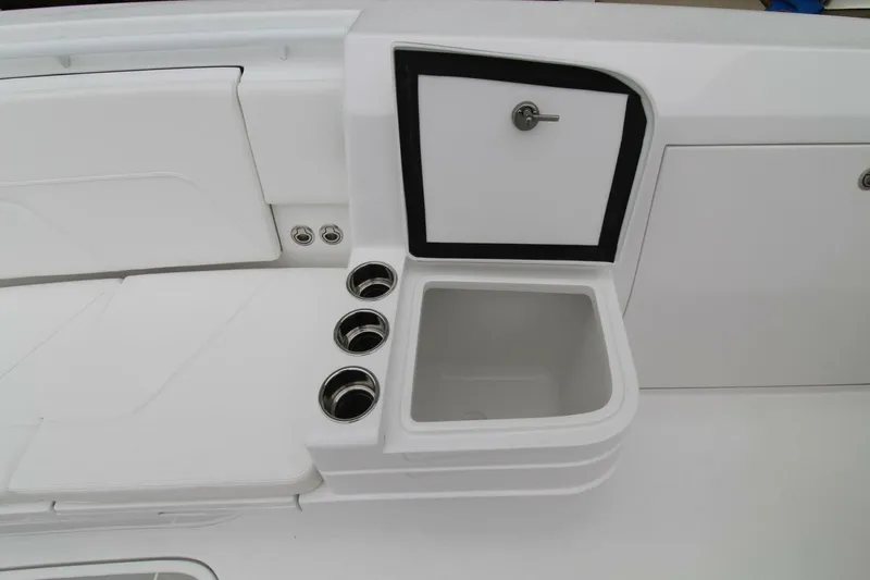 Slide: The Image of Intrepid Nomad SE 2024 - 5740804