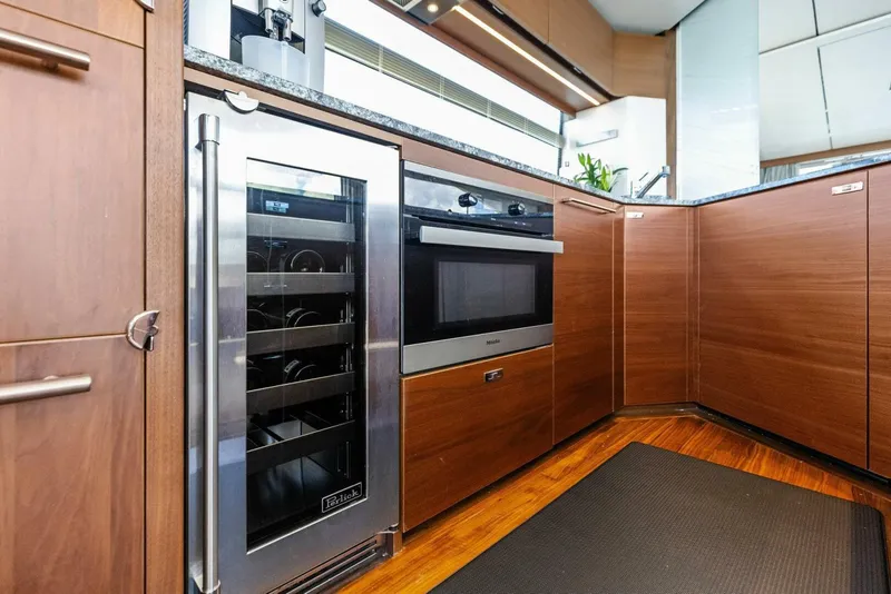 Slide: The Image of 2018 Princess Y75 Motor Yacht - 5755816