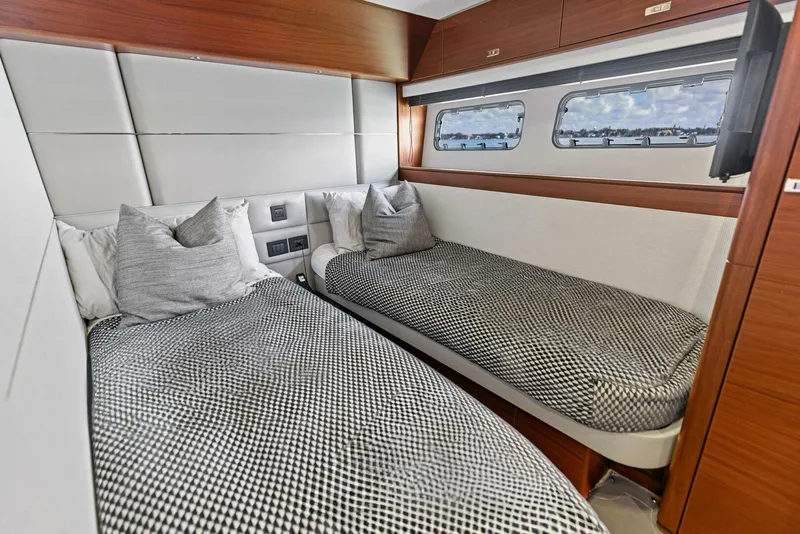 Slide: The Image of 2018 Princess Y75 Motor Yacht - 5755878