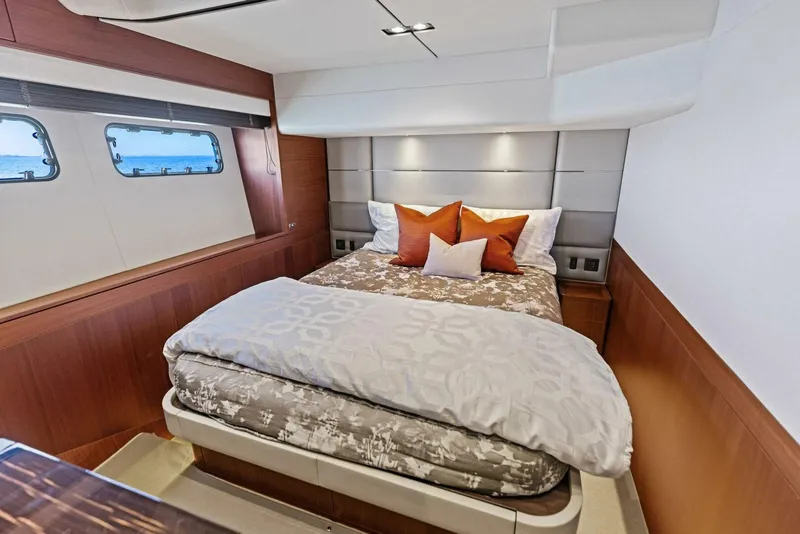 Slide: The Image of 2018 Princess Y75 Motor Yacht - 5755880