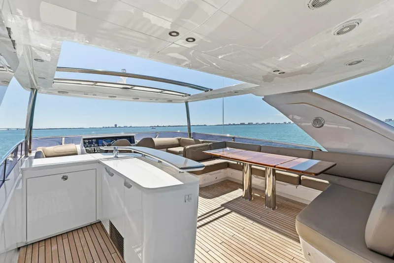 Slide: The Image of 2018 Princess Y75 Motor Yacht - 5757700