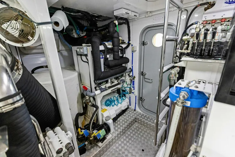 Slide: The Image of 2018 Princess Y75 Motor Yacht - 5757722