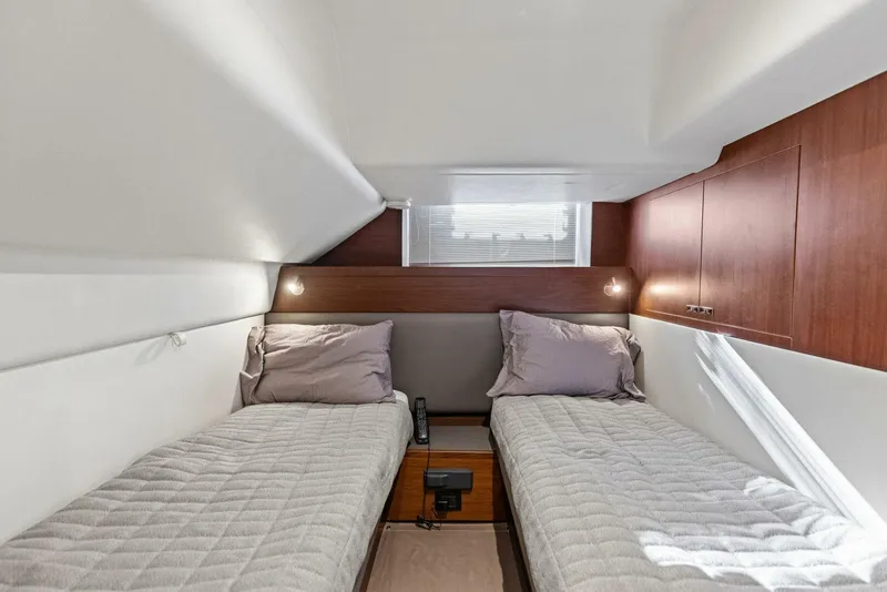 Slide: The Image of 2018 Princess Y75 Motor Yacht - 5757723