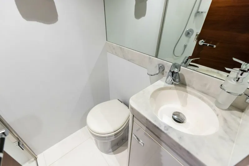 Slide: The Image of 2018 Princess Y75 Motor Yacht - 5757725