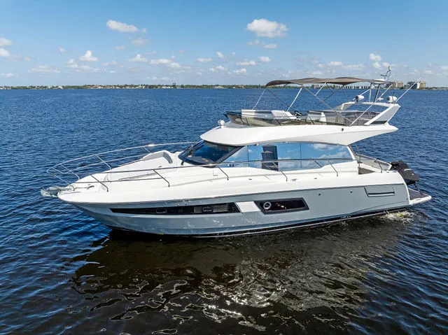Slide: The Image of Prestige 460 Fly 2018 - 37