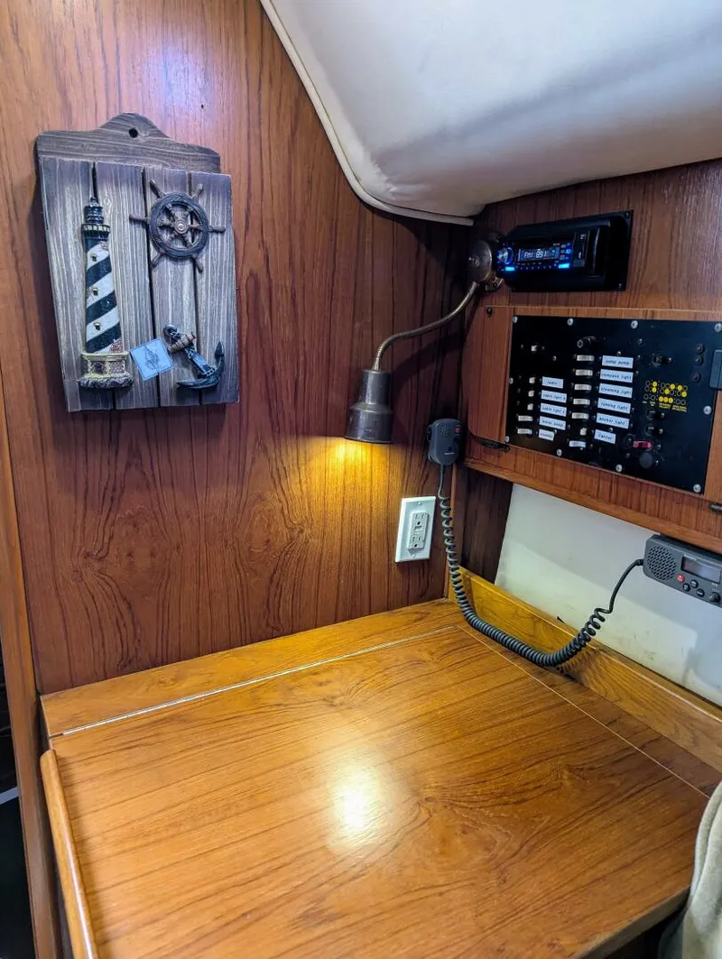 Slide: The Image of Hunter 33.5 1988 - 5738926