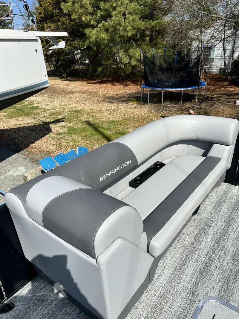 Slide: The Image of Bennington 23 SL 2025 - 5969477