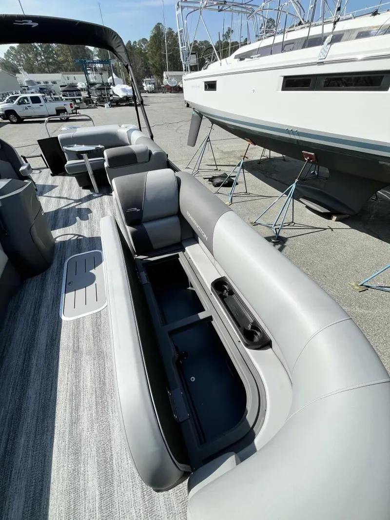 Slide: The Image of Bennington 23 SL 2025 - 5969479