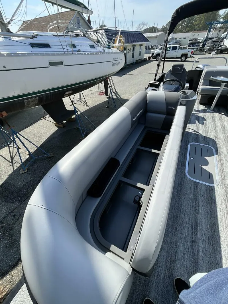 Slide: The Image of Bennington 23 SL 2025 - 5969480