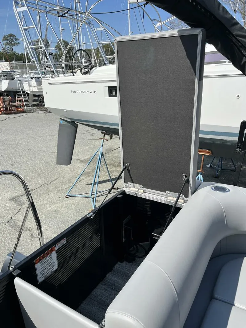 Slide: The Image of Bennington 23 SL 2025 - 5969486