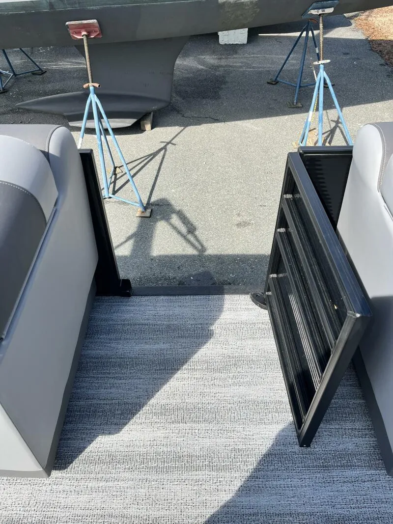 Slide: The Image of Bennington 23 SL 2025 - 5969491