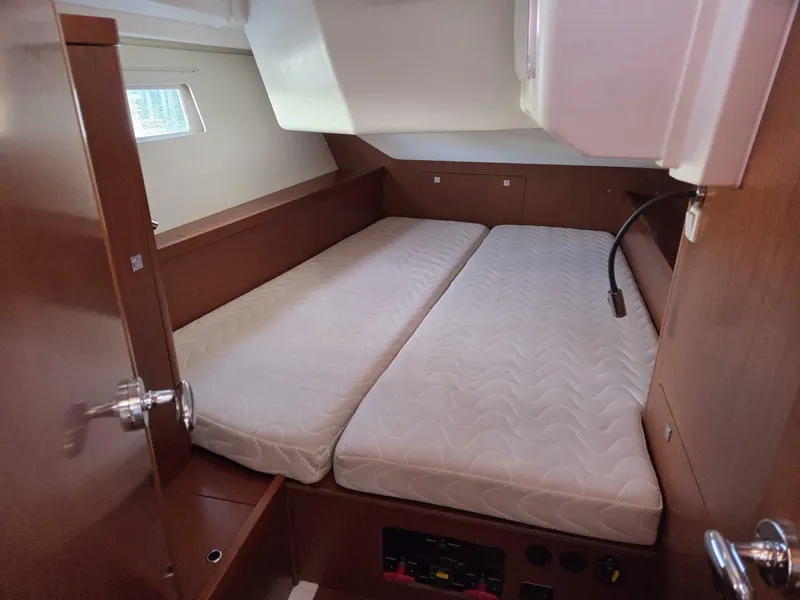 Slide: The Image of After Queen-sized Berth - 5739413