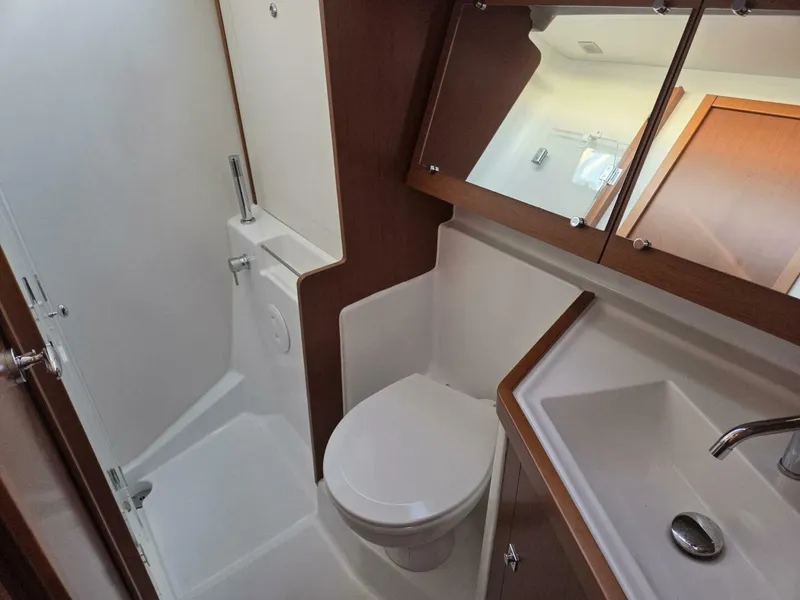 Slide: The Image of Head w/ Shower Stall - 5739412