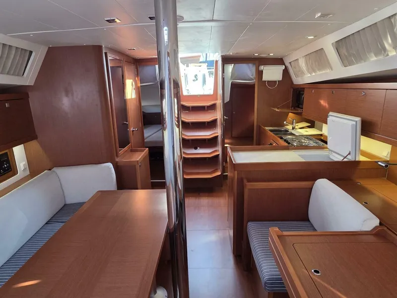 Slide: The Image of Beneteau 41 Salon Looking Aft - 5739415