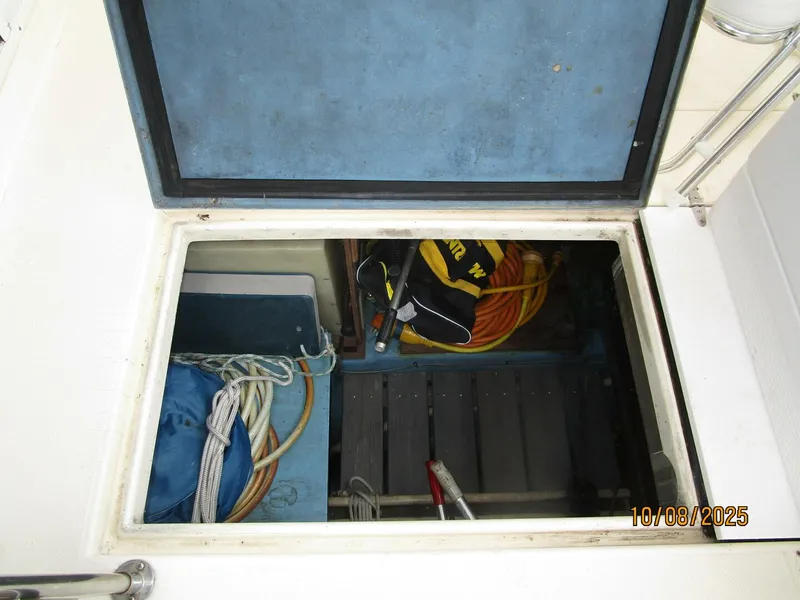 Slide: The Image of 34' Sabreline lazarette access - 5739836