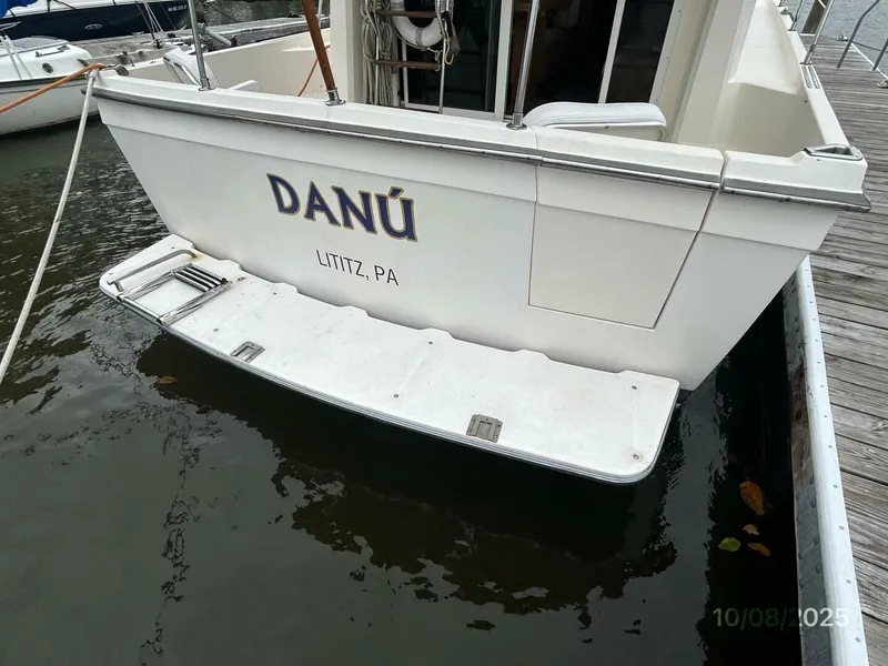 Slide: The Image of 34' Sabreline swimplatform - 5739868