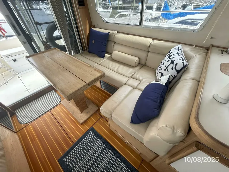 Slide: The Image of 34' Sabreline salon port seating2 - 5739855