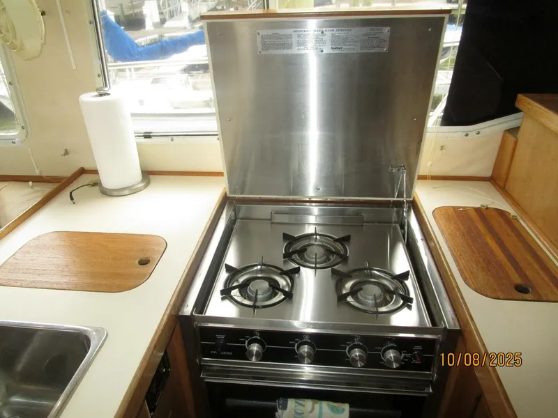 Slide: The Image of 34' Sabreline galley cooktop-oven - 5739826