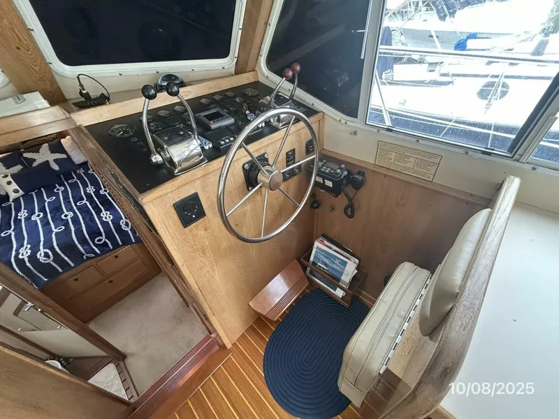 Slide: The Image of 34' Sabreline lower helm1 - 5739838