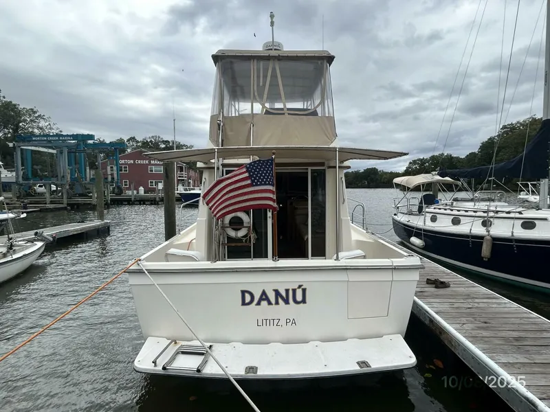 Slide: The Image of 34' Sabreline aft profile - 5739800