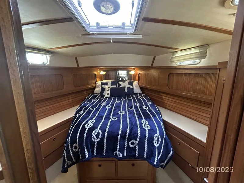 Slide: The Image of 34' Sabreline stateroom - 5739840
