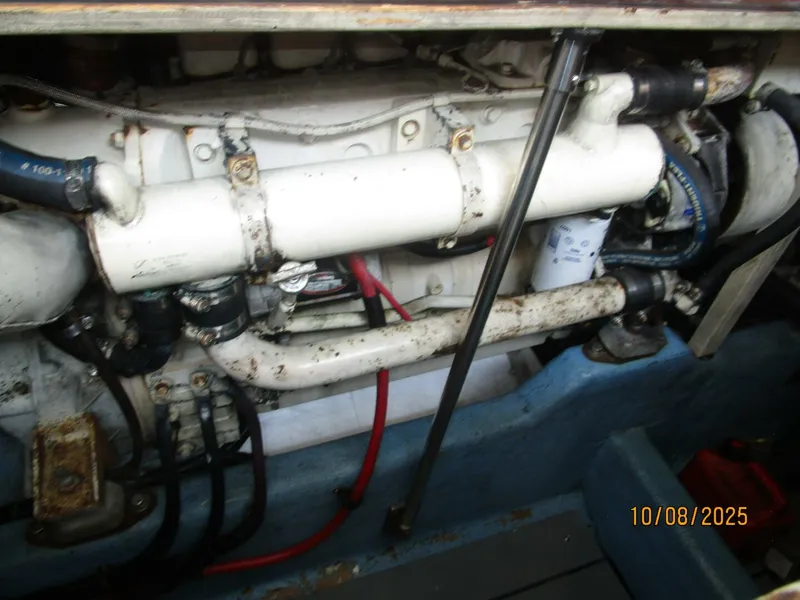 Slide: The Image of 34' Sabreline port main engine - 5739846