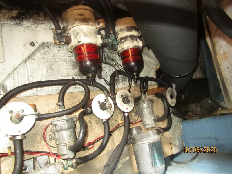 Slide: The Image of 34' Sabreline Racor fuel filters - 5739850