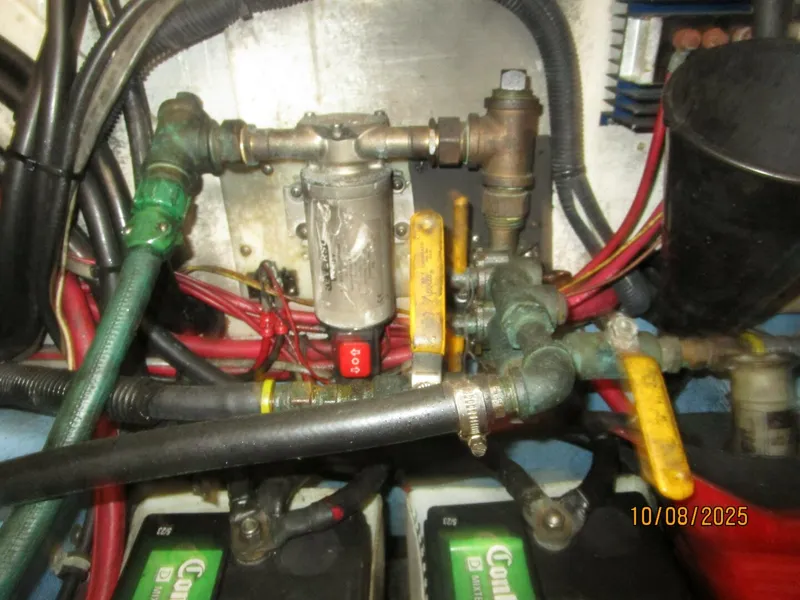 Slide: The Image of 34' Sabreline oil change system - 5739843