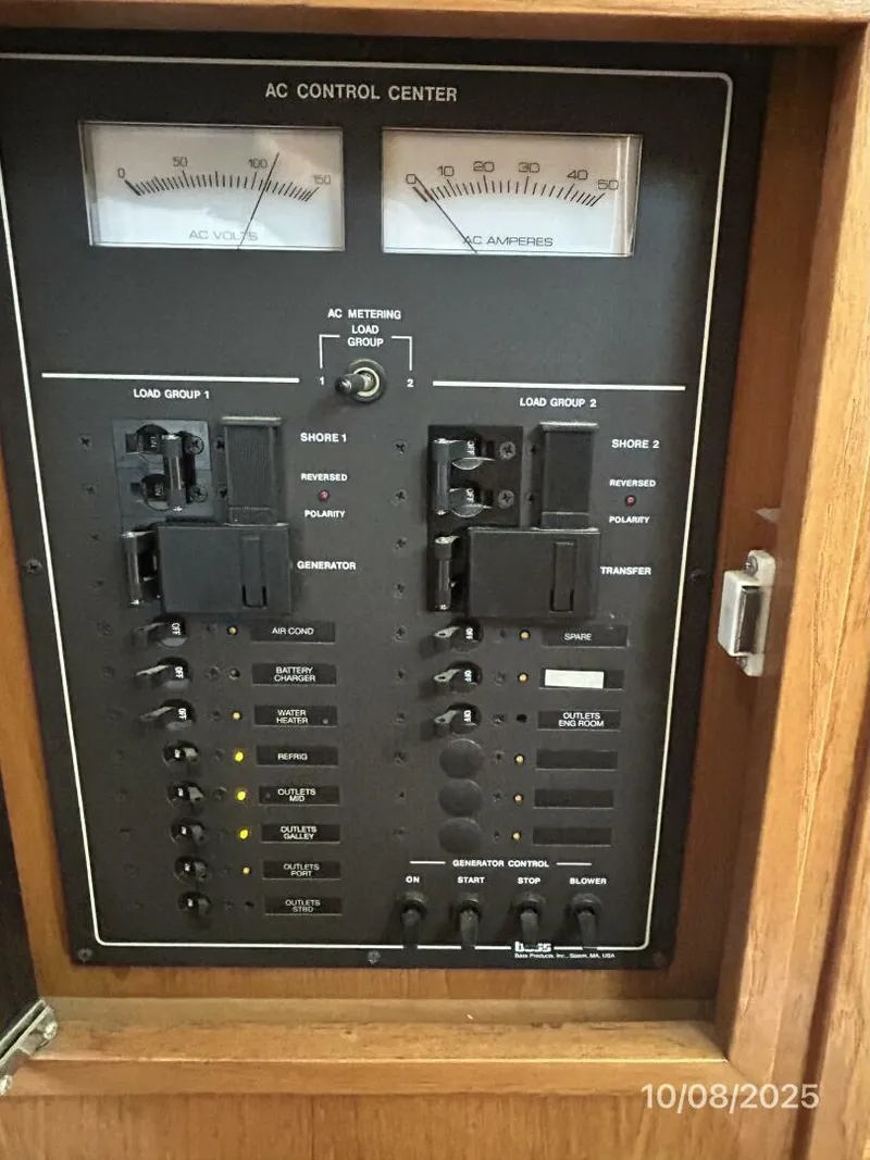 Slide: The Image of 34' Sabreline electrical panel2 - 5739812