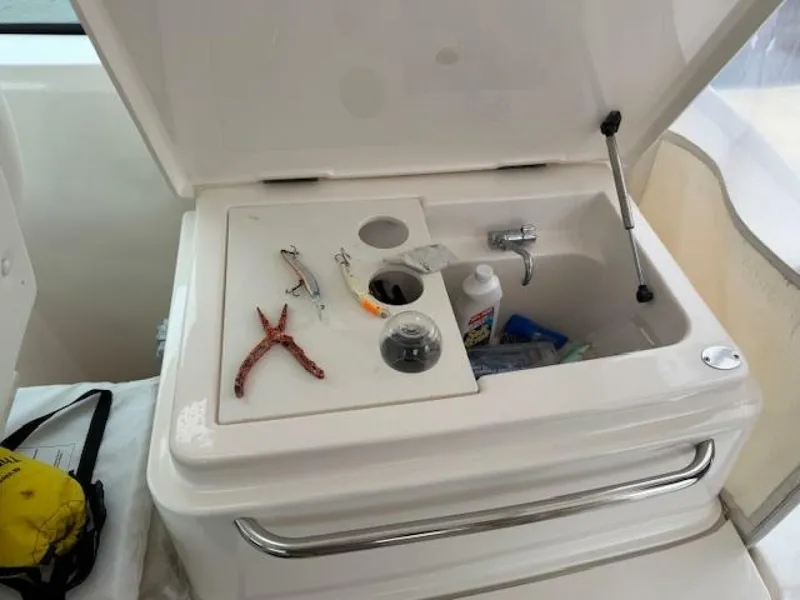 Slide: The Image of Upper cockpit storage & sink - 5739715
