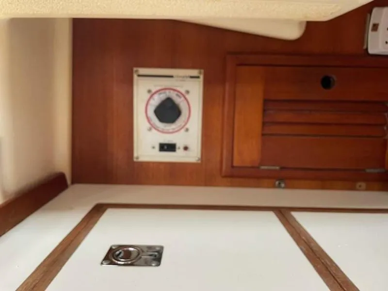 Slide: The Image of Tartan 28 1986 - 5740686