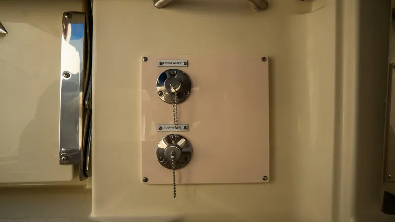 Slide: The Image of Chris-Craft Catalina 2025 - 5748173